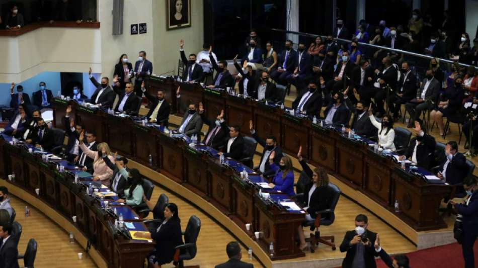 Politische Krise in El Salvador nach Absetzung aller oberster Richter