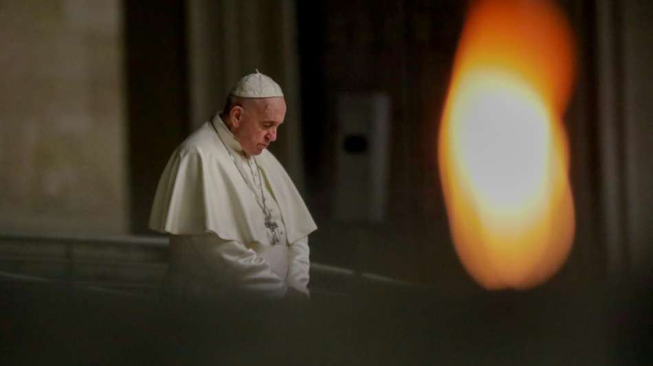 Papst feiert Ostermesse und spendet Segen "Urbi et Orbi"