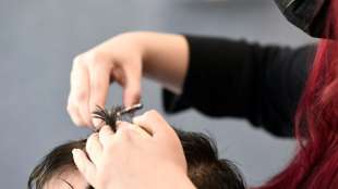 Friseurhandwerk schl&auml;gt Impfungen auch in Friseursalons vor