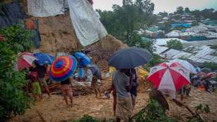 10.000 Rohingya-Fl&uuml;chtlinge wegen Erdrutschen in Bangladesch in Sicherheit gebracht 