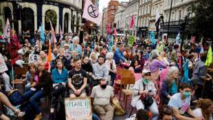 Klima-Aktivisten von Extinction Rebellion protestieren in London und Oslo 