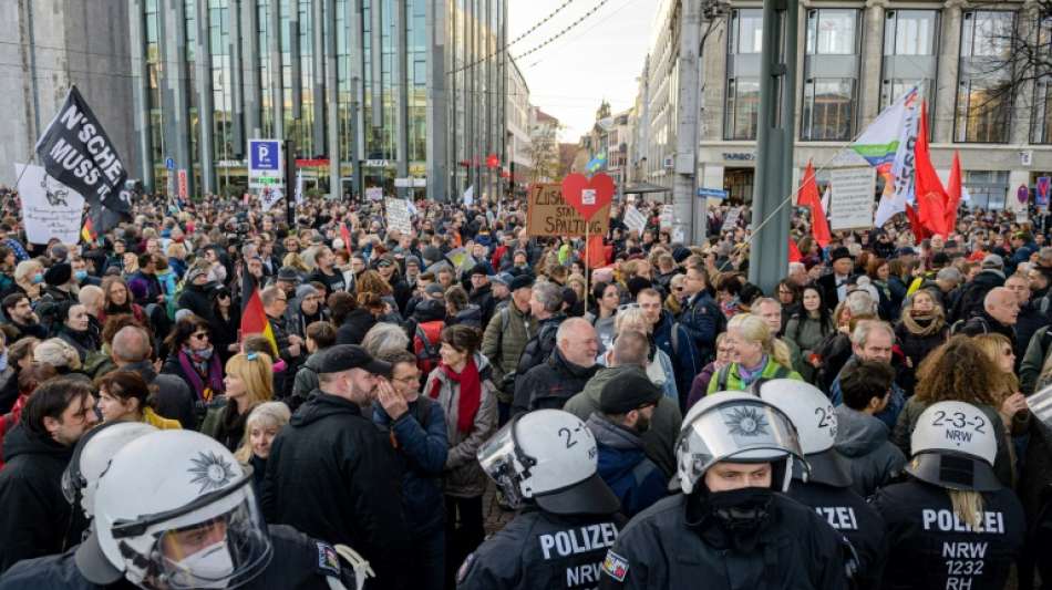 Rufe nach h&auml;rterem Durchgreifen gegen gewaltbereite Corona-Demonstranten
