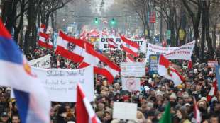 Rund 44.000 Menschen bei Demonstration gegen Corona-Ma&szlig;nahmen in Wien