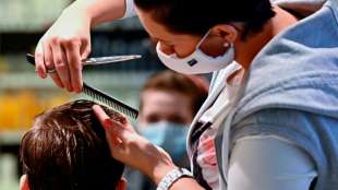 Umfrage: Mehrheit findet &Ouml;ffnung von Friseursalons richtig