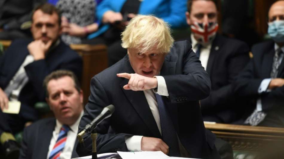 Fast hundert Tory-Abgeordnete stimmen gegen neue Corona-Regeln der Regierung