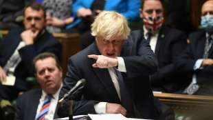 Fast hundert Tory-Abgeordnete stimmen gegen neue Corona-Regeln der Regierung