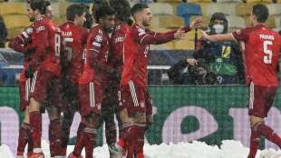 Gruppensieg perfekt: Eiskalte Bayern siegen im Schnee
