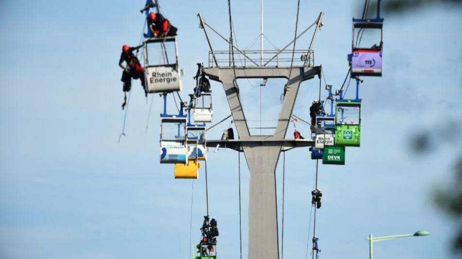 Köln: Nach Rettungseinsatz an Seilbahn Suche nach der Ursache