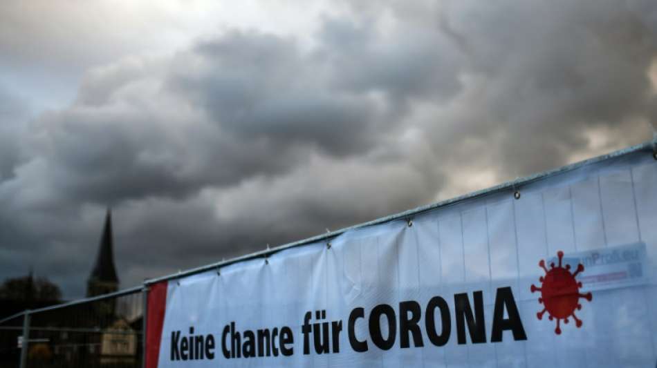 Bundesweite Sieben-Tage-Inzidenz sinkt auf 442,9