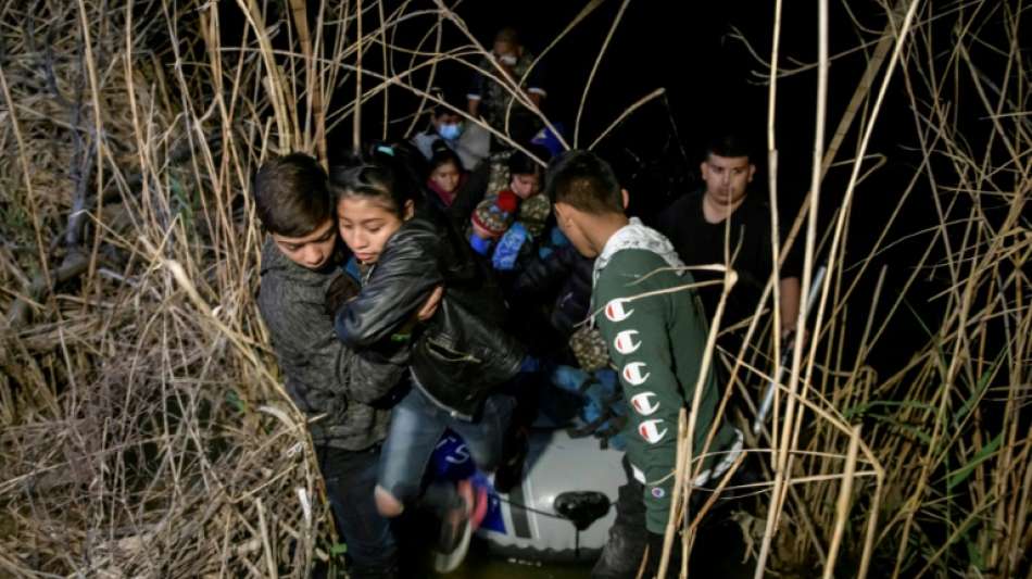 US-Beh&ouml;rden nehmen 2021 fast zwei Millionen Migranten an Grenze zu Mexiko fest