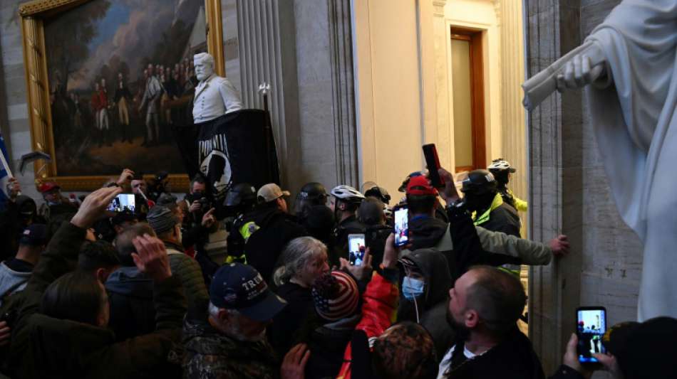 Polizei im US-Kapitol h&auml;lt Schusswaffen gegen Trump-Anh&auml;nger in Bereitschaft