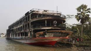 Mindestens 37 Tote bei Brand von F&auml;hre in Bangladesch