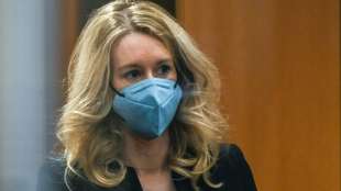 Theranos-Gr&uuml;nderin Holmes wirft Ex-Freund und Gesch&auml;ftspartner Missbrauch vor