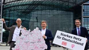 Deutsche Bahn und Telekom planen l&uuml;ckenloses Handynetz im Zug