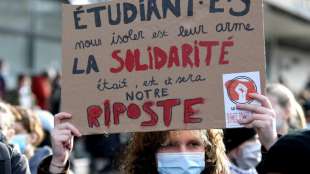 Macron k&uuml;ndigt nach Studentenprotesten Hilfe an