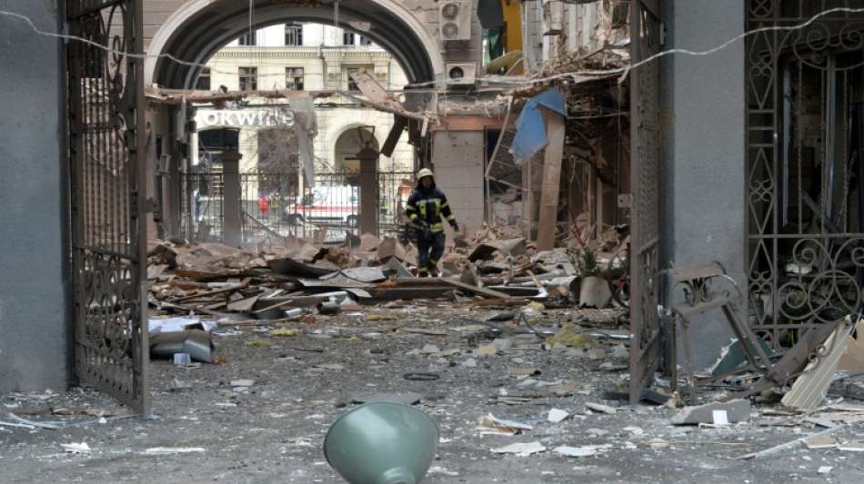 Russland nimmt erste ukrainische Gro&szlig;stadt ein und versch&auml;rft landesweite Angriffe