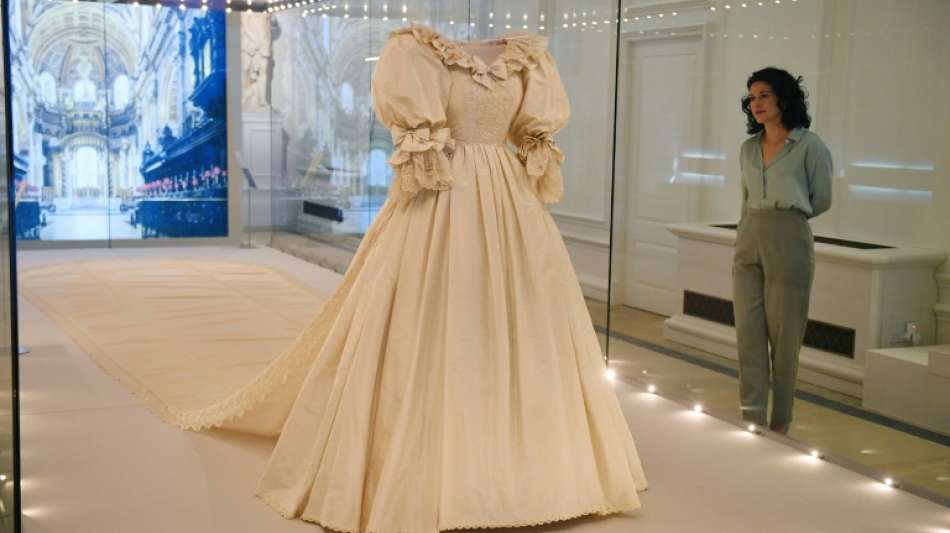 Dianas Hochzeitskleid wird in k&ouml;niglicher Modeausstellung gezeigt