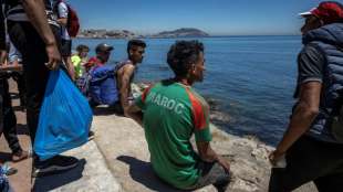 Rund 230 Migranten &uuml;berwinden Grenze zu spanischer Exklave Melilla