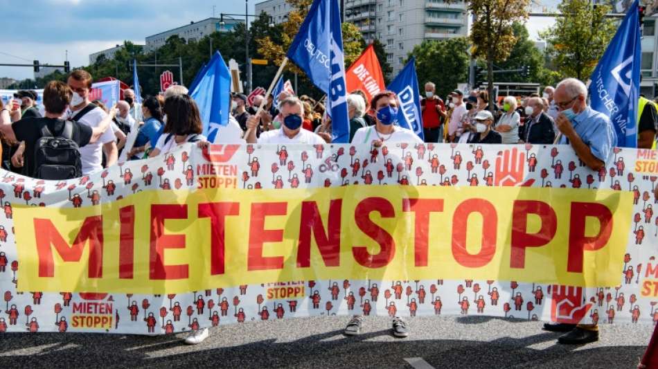 Tausende Menschen demonstrieren in Berlin f&uuml;r bezahlbare Mieten