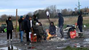 Verletzte bei R&auml;umung von Migrantenlager durch Polizei in Nordfrankreich