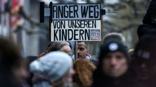 Vereinzelte Gewalt bei Demonstrationen gegen Corona-Ma&szlig;nahmen