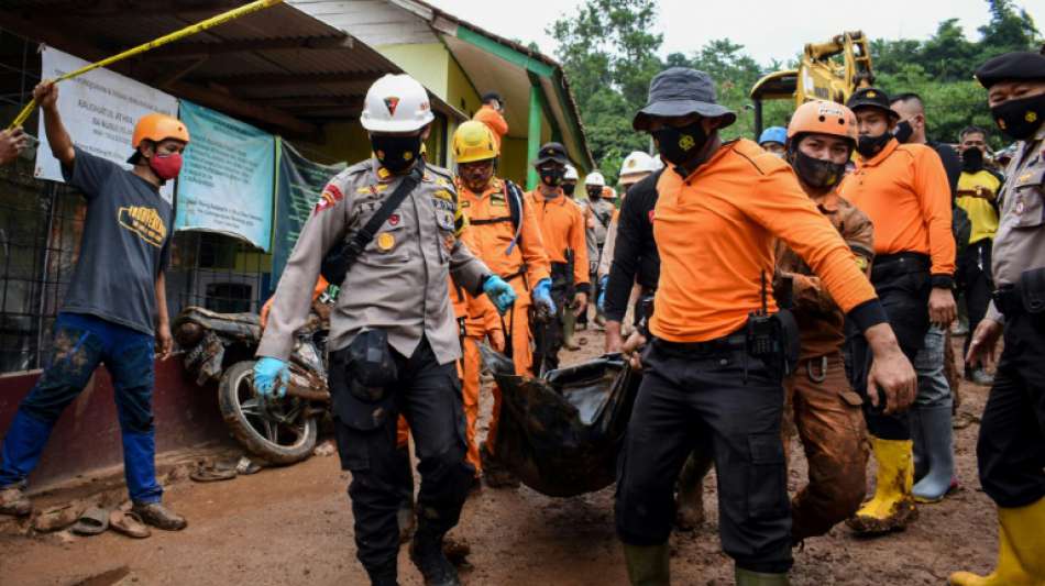 Mindestens elf Tote durch Erdrutsche in Indonesien