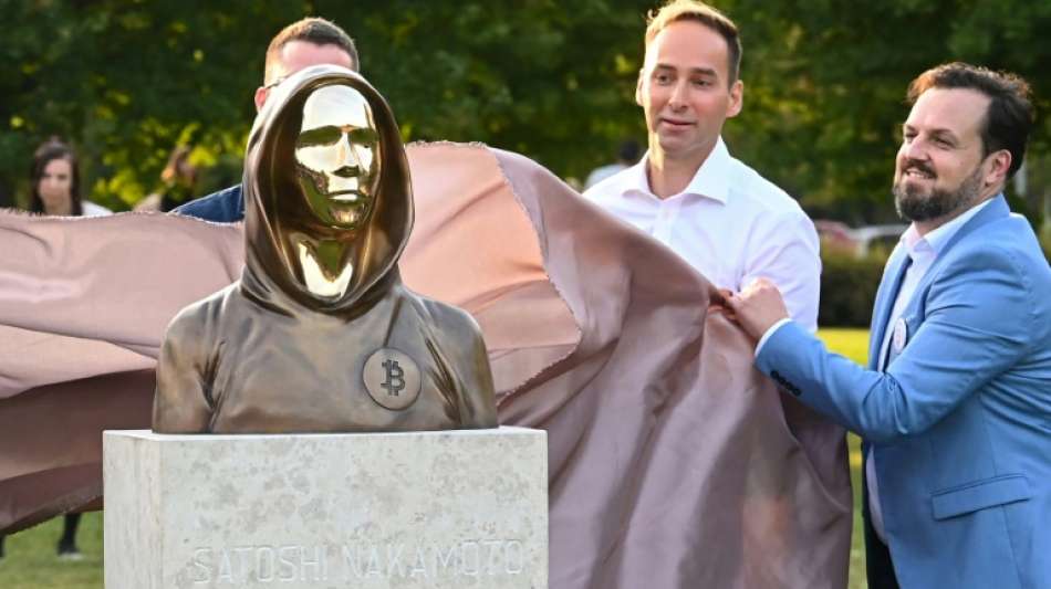 Statue des mysteri&ouml;sen Bitcoin-Erfinders Satoshi Nakamoto in Budapest enth&uuml;llt