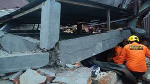 Mehr als 40 Tote und hunderte Verletzte durch Erdbeben in Indonesien