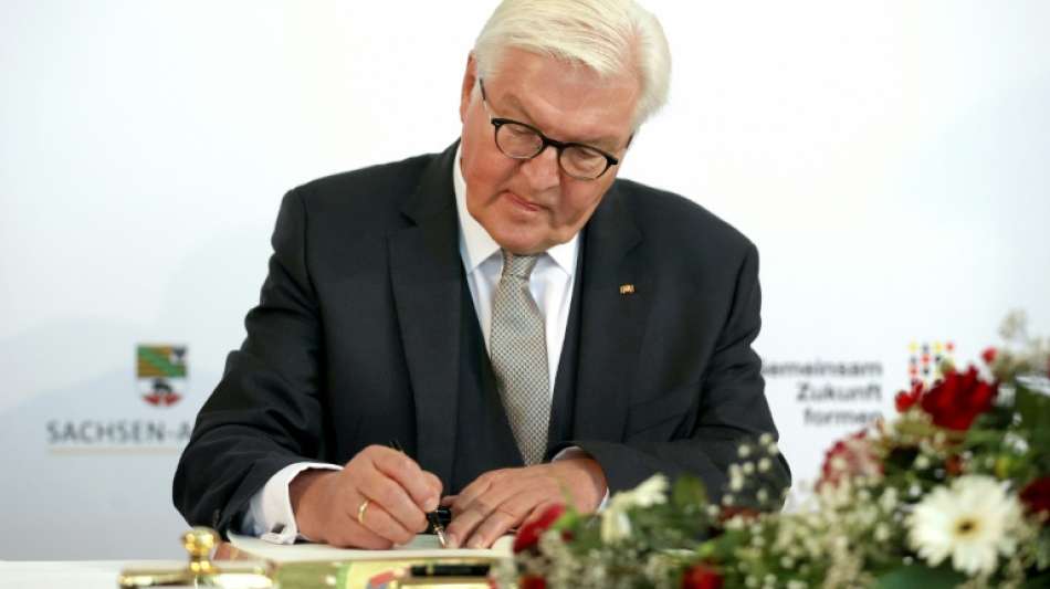 Fr&uuml;herer Fu&szlig;ballbundestrainer L&ouml;w zu Mittagessen bei Bundespr&auml;sident Steinmeier