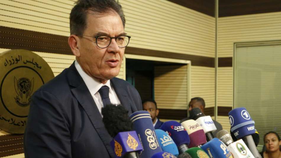 Minister M&uuml;ller will nachhaltige Beschaffung bei &ouml;ffentlichen Textilien bis 2030