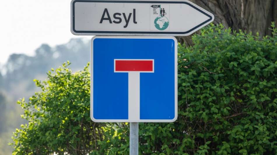 Ausgaben f&uuml;r Asylbewerber sinken weiter