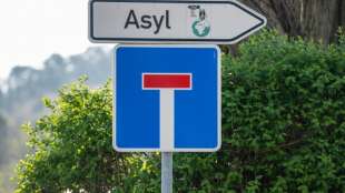 Ausgaben f&uuml;r Asylbewerber sinken weiter