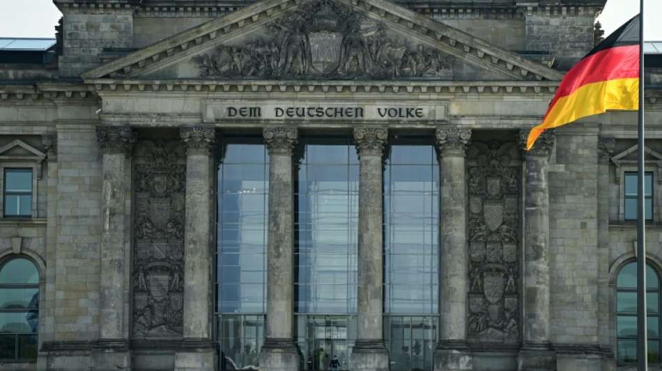 Neuer Bundestag konstituiert sich und Regierung wird entlassen