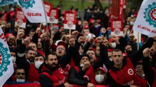 Tausende Menschen protestieren in Istanbul gegen Kaufkraftverlust