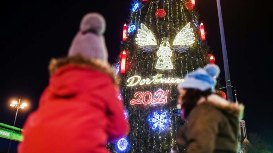 Weihnachtsbaum auf Dortmunder Markt nach fehlerhaftem Feueralarm geflutet