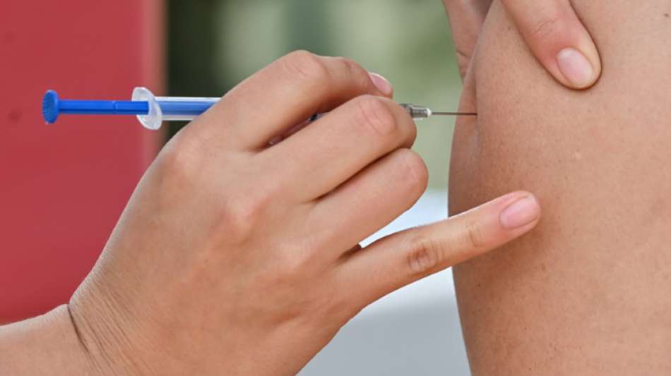 US-Student erh&auml;lt Corona-Impfung im Supermarkt