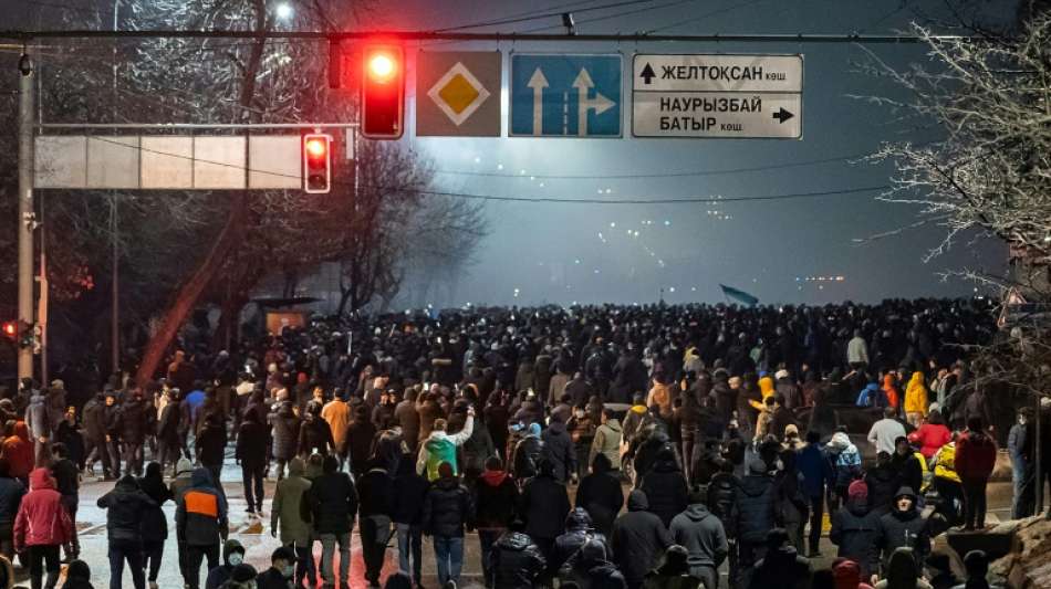 Kasachstans Pr&auml;sident ruft wegen Unruhen von Moskau gef&uuml;hrtes Milit&auml;rb&uuml;ndnis um Hilfe