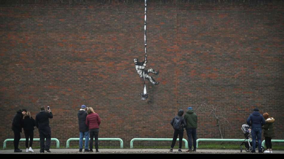 Banksy bekennt sich zu Graffito an ehemaligem Gef&auml;ngnis