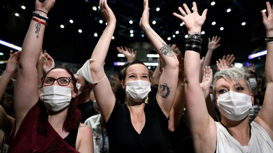 5000 Menschen bei Corona-Test-Konzert in Paris