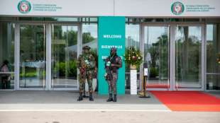 Westafrikanische Staaten beschlie&szlig;en neue Sanktionen gegen Milit&auml;rjunta in Mali