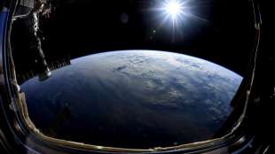 ISS-Astronauten f&uuml;hren riskanten Au&szlig;eneinsatz trotz technischer Probleme fort