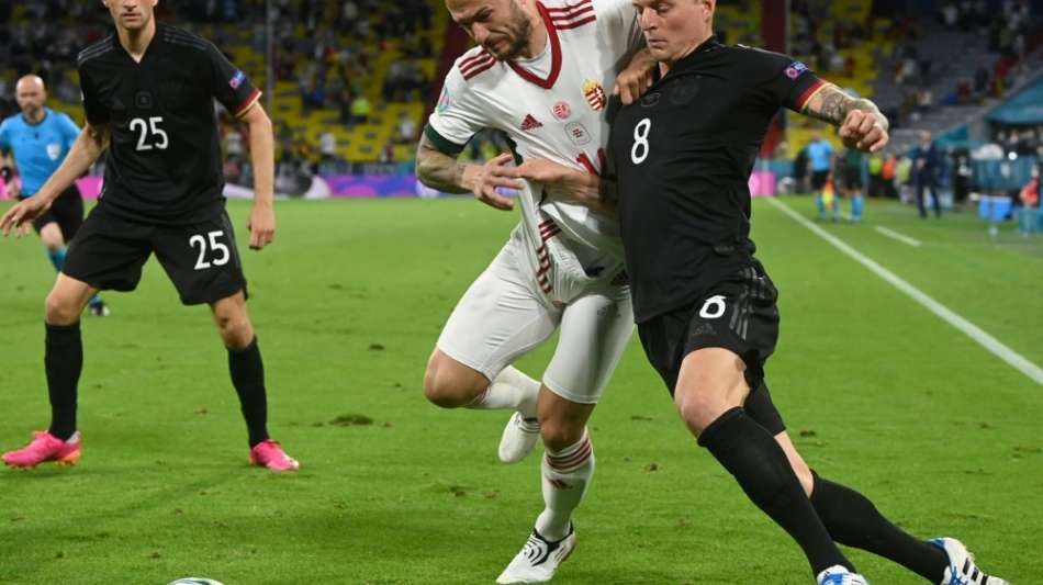 Kroos st&ouml;rt sich an Schwarz-Wei&szlig;-Denken