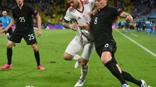 Kroos st&ouml;rt sich an Schwarz-Wei&szlig;-Denken