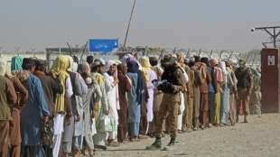 Pakistanische Taliban k&uuml;ndigen Waffenruhe mit Regierung auf