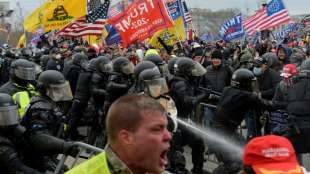 US-Abgeordnete sprechen angesichts von Sturm auf Kapitol von "Putschversuch"