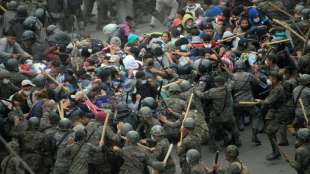 Sicherheitskr&auml;fte in Guatemala l&ouml;sen Fl&uuml;chtlingstreck Richtung USA auf