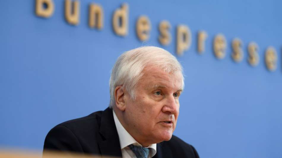 Seehofer erwartet Querdenker-Beobachtung durch Verfassungsschutz