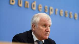Seehofer erwartet Querdenker-Beobachtung durch Verfassungsschutz
