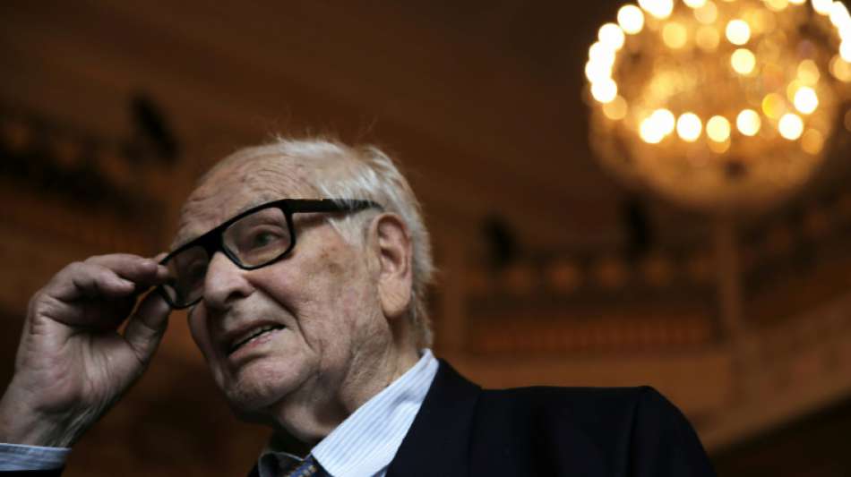 Französischer Modeschöpfer Pierre Cardin in Paris beerdigt