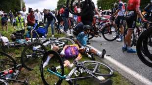 "Enkelin im Regenmantel" droht Klage nach Massensturz bei Tour de France 